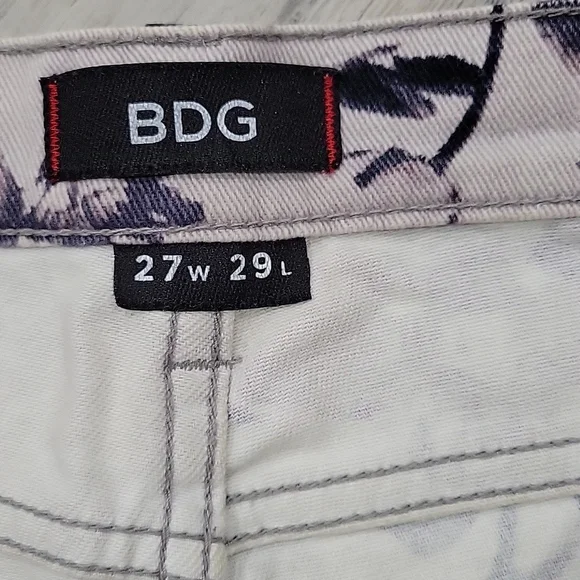 BDG light gray floral high rise jeans size 27w 29L - Picture 4 of 5